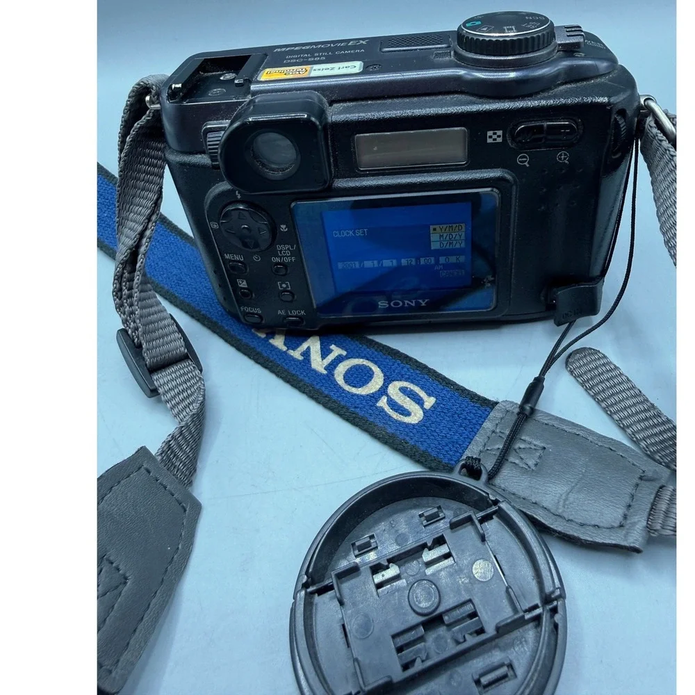 Sony Cyber-shot DSC-S85 4.1MP Digital Camera Bundle Carl Zeiss Lens 128MB Stick